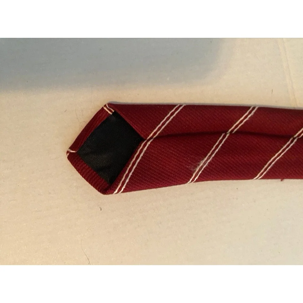 brittania necktie features